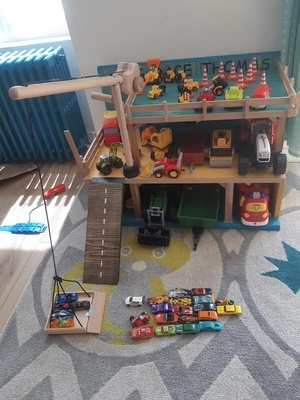 Garage avec caserne pour mon fiston (projet confinement)