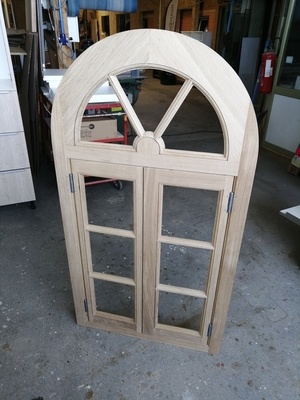 Croisée à la Française impose cintré avec trompillon et petit bois rayonnant