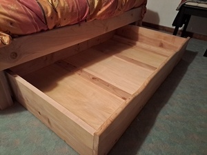 Tiroirs de rangement sous les lits