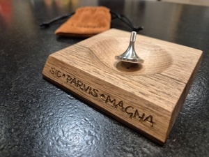 Un support de toupie