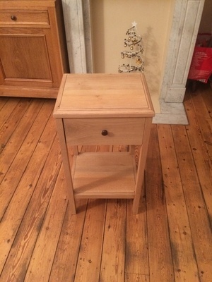 Table de nuit: Exercice de travail à la main