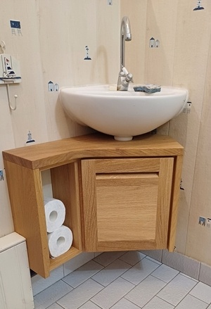 Petite encoignure sous lave main