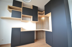 Agencement bureau sur-mesure Chêne/Strat noir mat