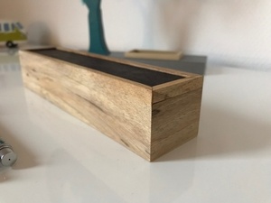 Plumier en noyer et bois de Bannia