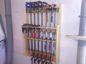 Un rack a serres joint en bois de palette