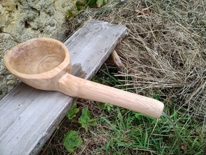 Une Couade aux outils à main