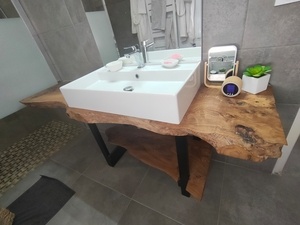 Meuble de salle de bain en orme