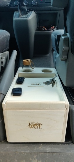 Meuble vide-poche / porte-gourdes pour van aménagé