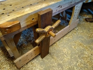 Une presse amovible pour mon établi.