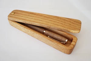 Stylos et boite à stylo