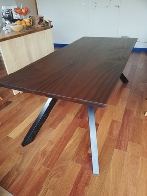 Table à manger en noyer