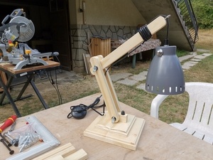Lampe bois articulé
