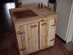 Billot sur meuble à roulettes