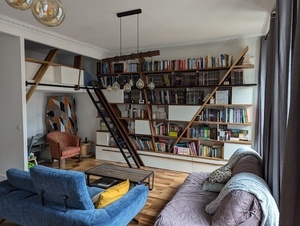 Bibliothèque en noyer massif et contreplaqué stratifié blanc