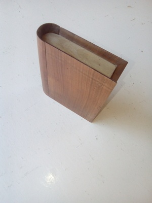 Petite boîte en forme de livre