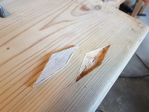 Petite réparation sur ancien meuble