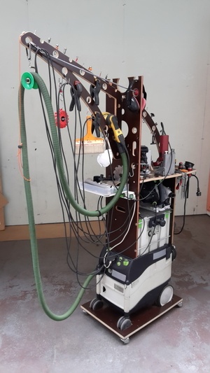 Unite de travail avec bras articule