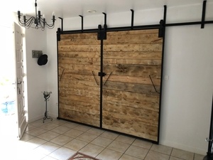 Porte coulissante - mélange de bois et d'acier