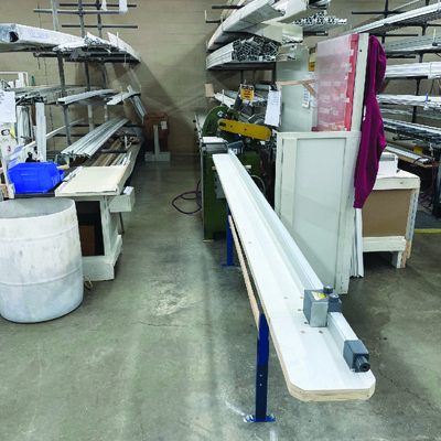 Production de fenêtres en PVC avec le système de butée de longueur numérique Pedante aux États-Unis