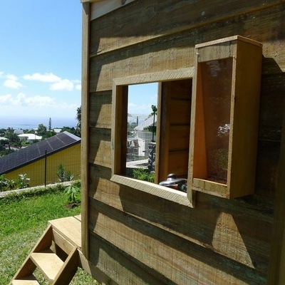 cabane balancoire toboggan bois