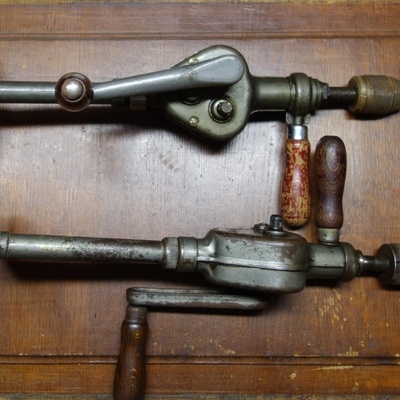 Perceuse à Main Vintage Peugeot (vilebrequin à Engrenages) - Poignées En Bois - Occasion En état De Marche