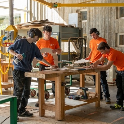 Elèves à l'atelier de l'école
