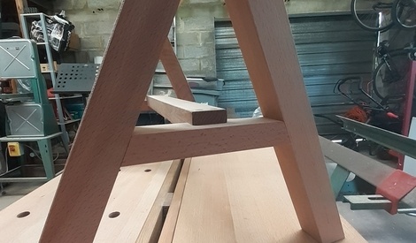 Kit de couverture avec deux tréteaux en bois de hêtre avec