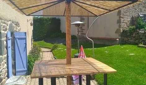 Table Haute Avec Son Parasol Exotique Par SBM Sur L Air Du Bois