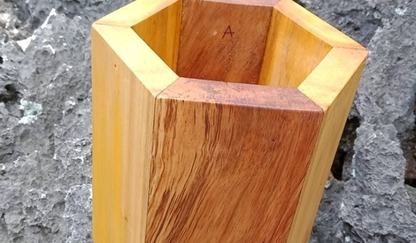 Corbeille de salle de bain par Xylophage sur L'Air du Bois