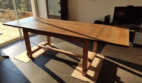 Table à rallonges par Leoskunkan sur L'Air du Bois