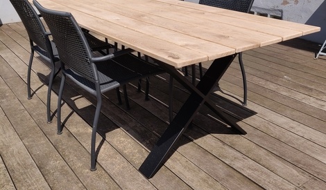 Table extérieure en chêne par Kodram sur L'Air du Bois