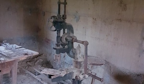 Vilbrequin Chignole Sur Colonne – Outil Ancien – Fonctionnel – Sans Marque