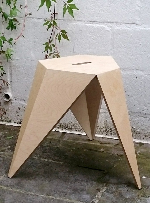 Il y a une continuité du grain pour chaque pied et avec une partie de l'assise.