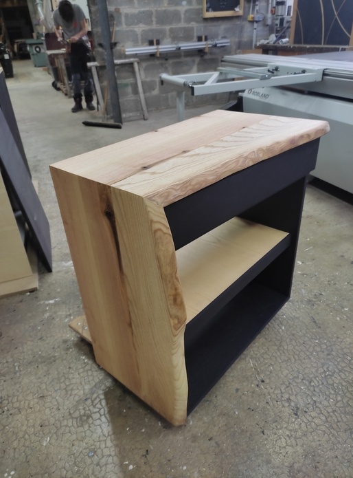 Meuble en frêne et val noir