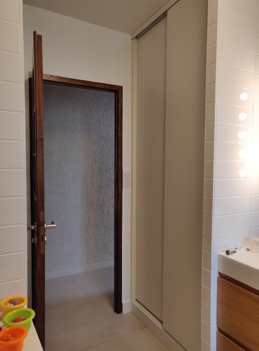 Placard à portes coulissantes