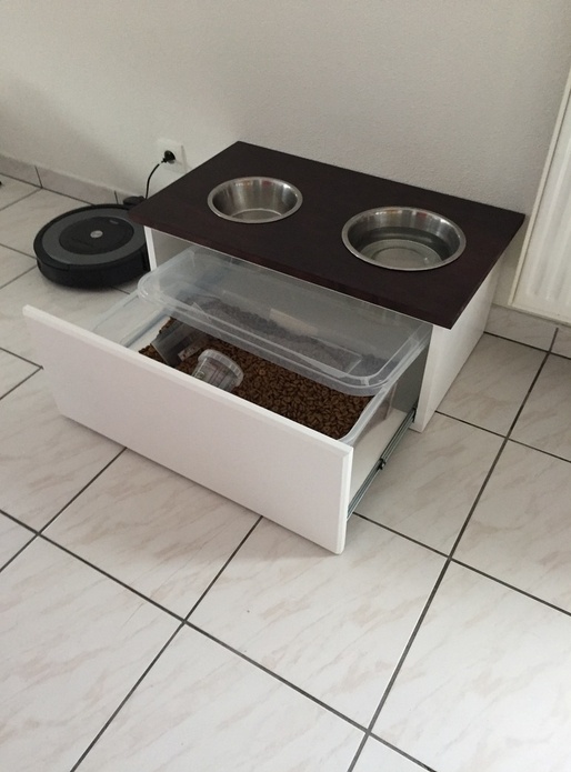 Meuble à gamelles pour chien