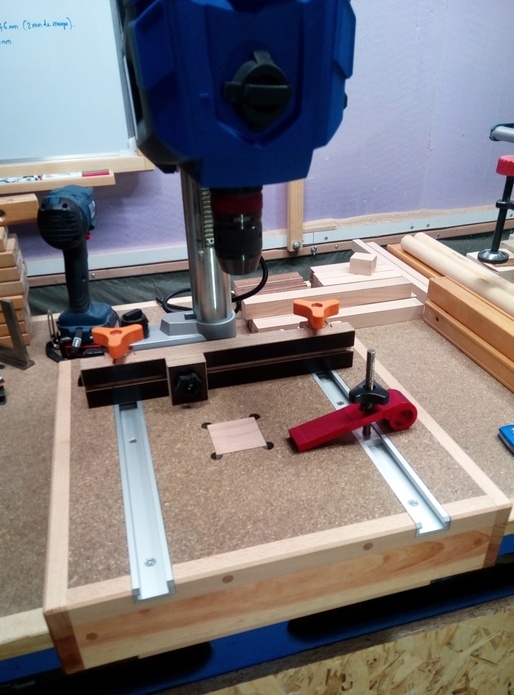 Table pour perceuse à colonne.