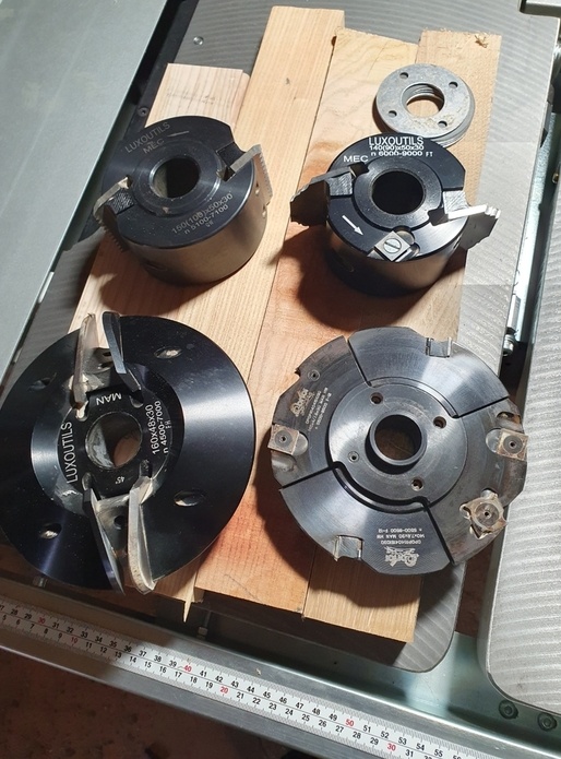 Vends 4 porte outils toupie 30