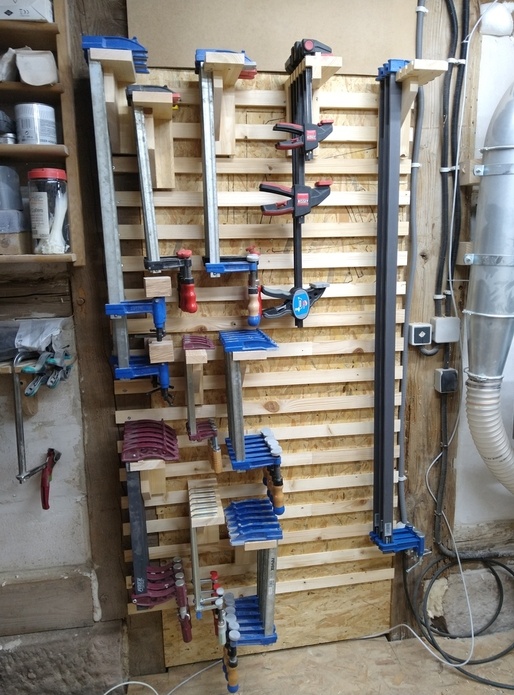 Un rack à serre-joints modulaire et compact