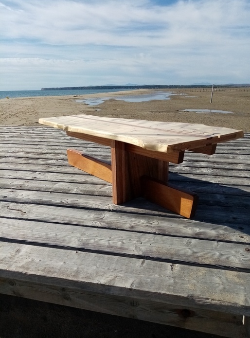 Table basse d'inspiration nakashima