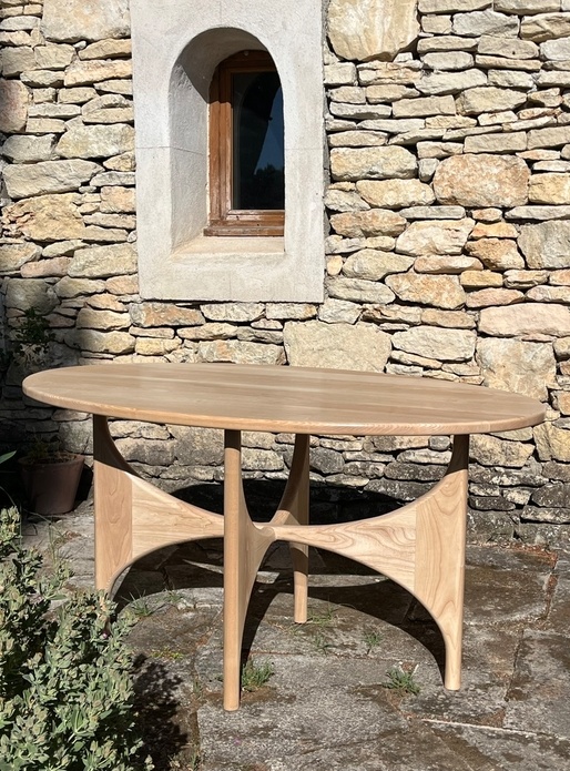 Table de salon ovale