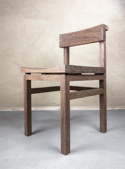 Une première chaise