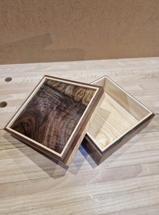 Boite noyer et frêne