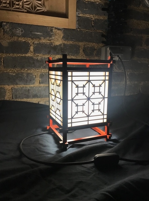 Lampe japonaise kumiko à assemblage chidori