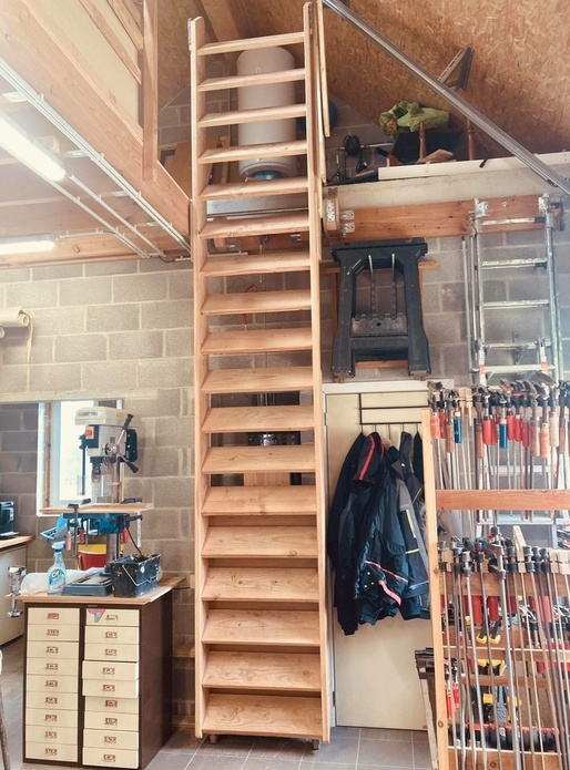 Escalier escamotable et son contrepoids