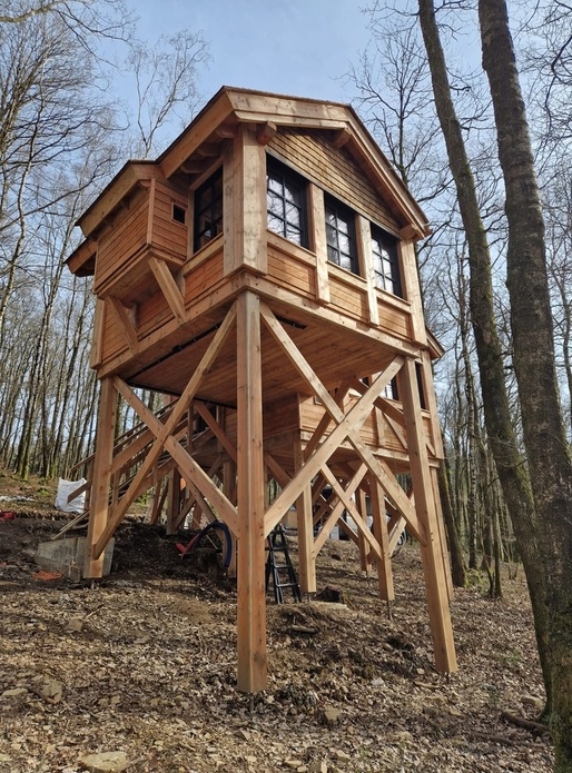 Une cabane sur pilotis en seconde résidence