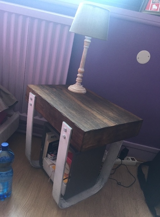 Table de chevet en chêne