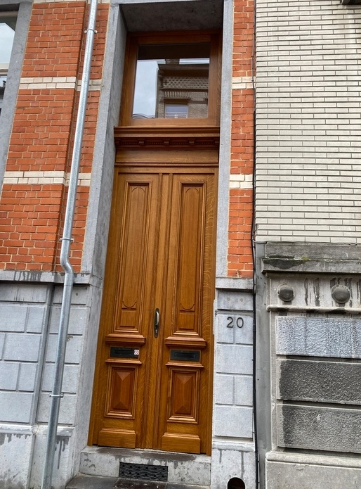 Ensemble de porte, corniche et imposte vitré à Bruxelles