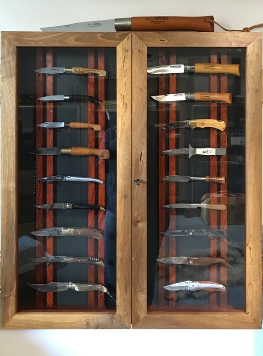 Vitrine à couteaux