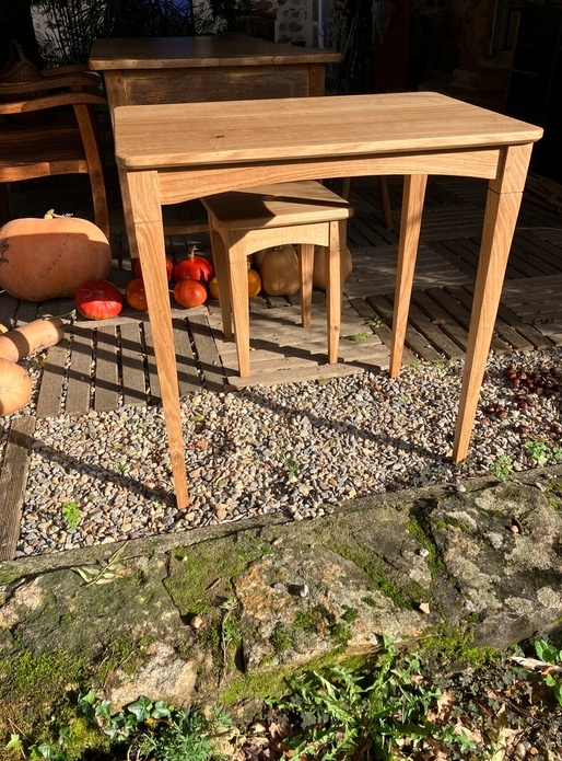Table, tablettes, tabouret